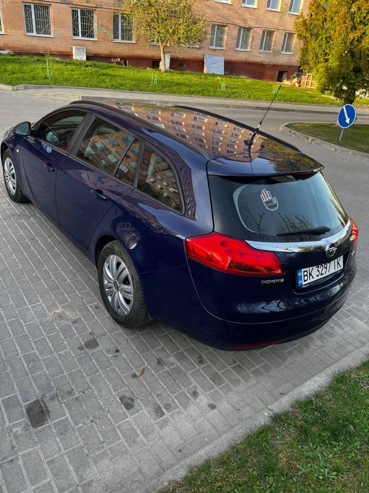 Продам автомобіль opel insignia