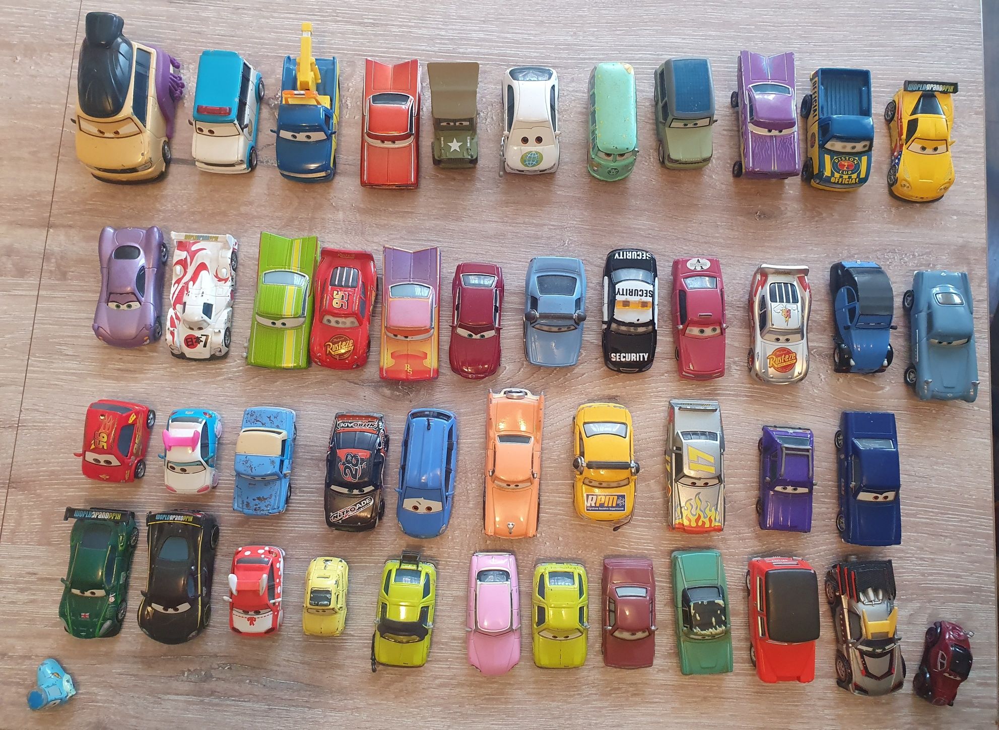 Cars auta z oczami mattel metalowe