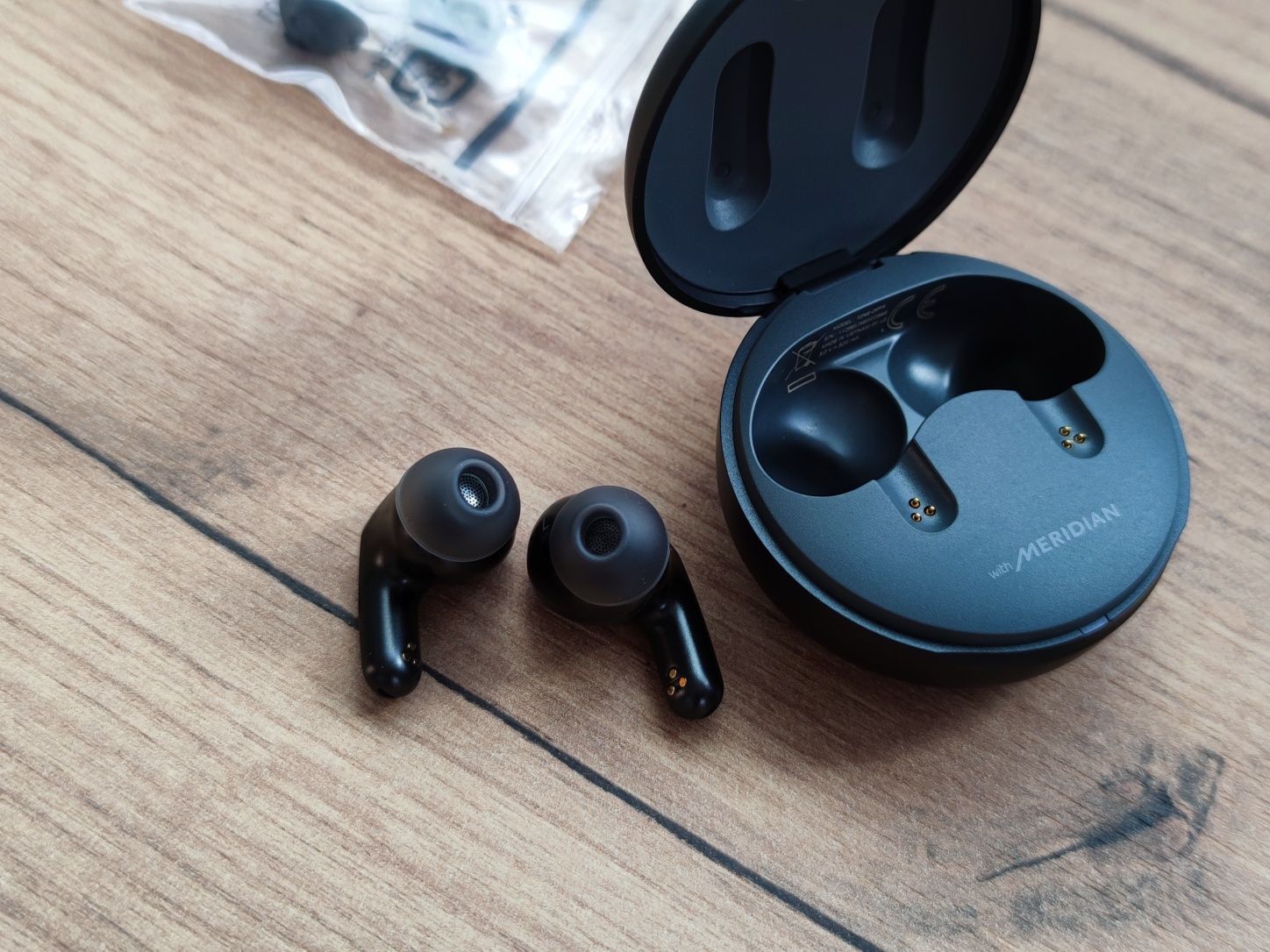 Słuchawki bezprzewodowe bluetooth LG Tone Free FP5 ANC lepsze od JBL