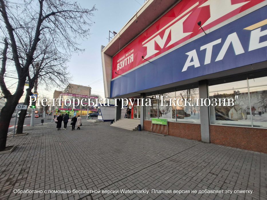 Пропонується в оренду приміщення у ТЦ на перехресті поруч з зупинкою