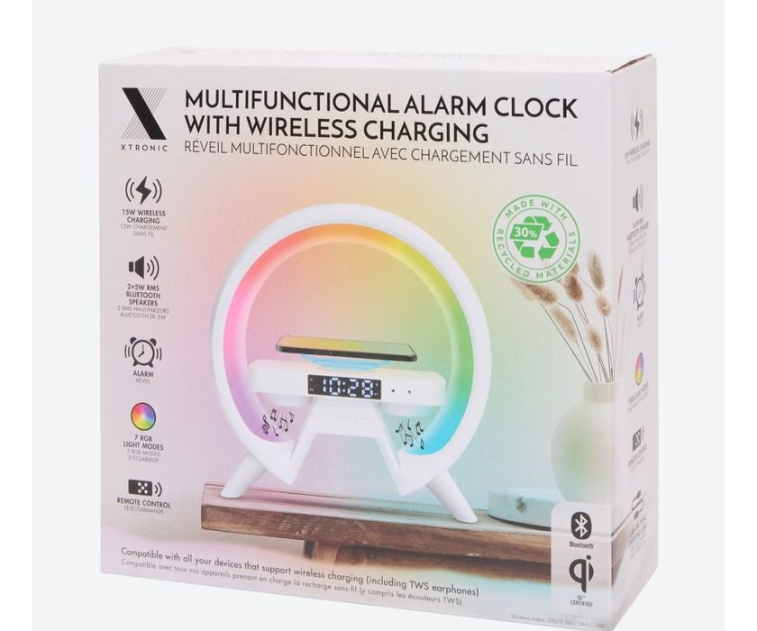 Budzik cyfrowy,lampa oraz ładowanie telefonu.