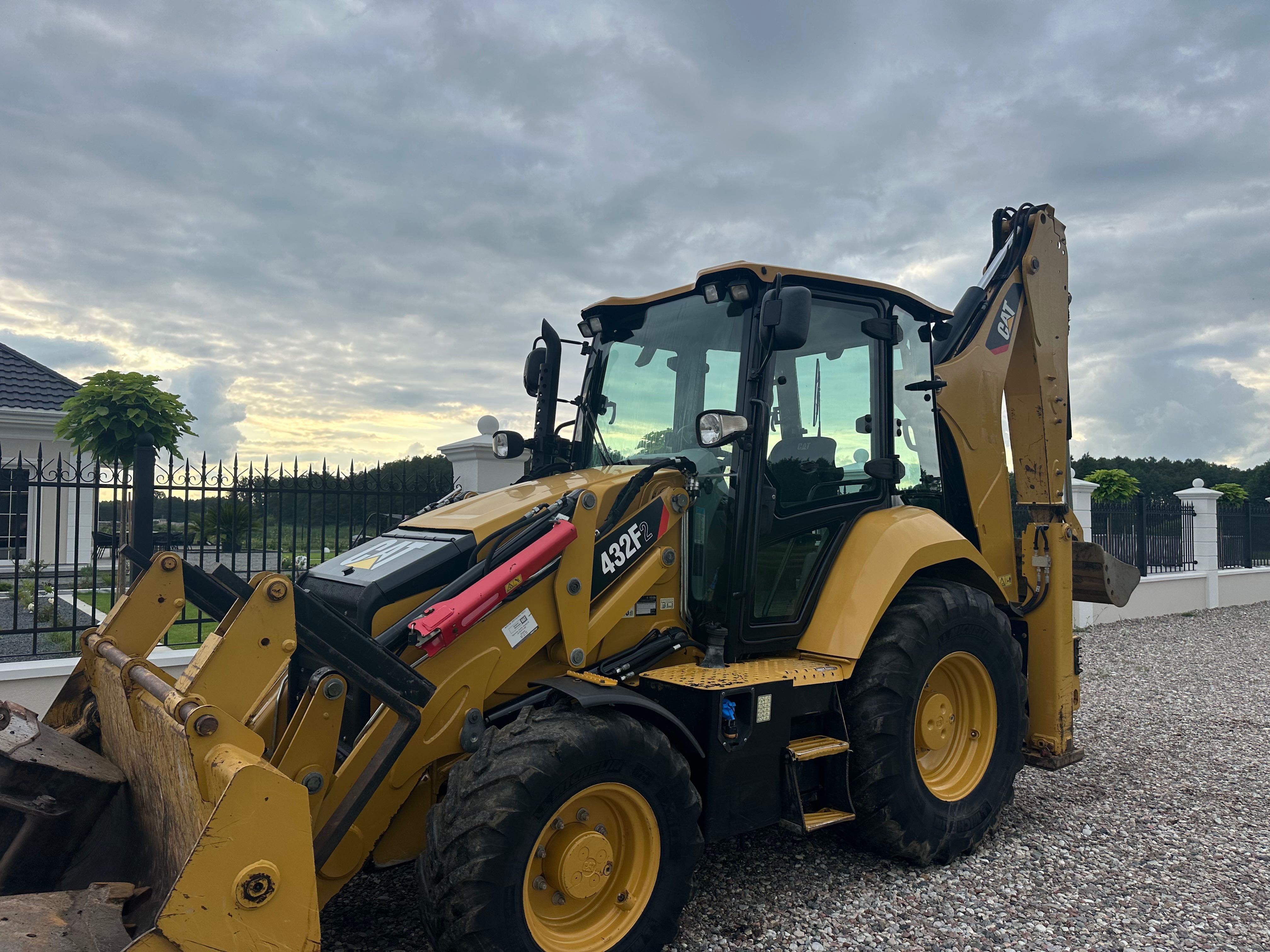 Koparko - ladowarka cat 432f2 w oryginale nic nie malowane 4900mth