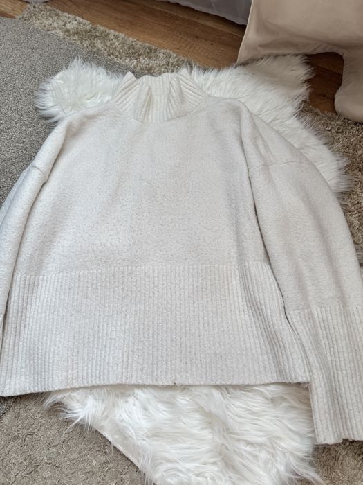 Bialy Sweter Reserved