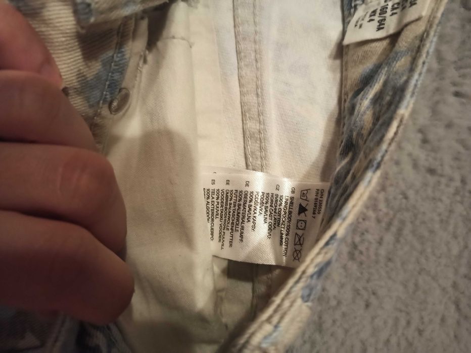 Białe szorty w niebieskie kwiatki – H&M – rozmiar 34