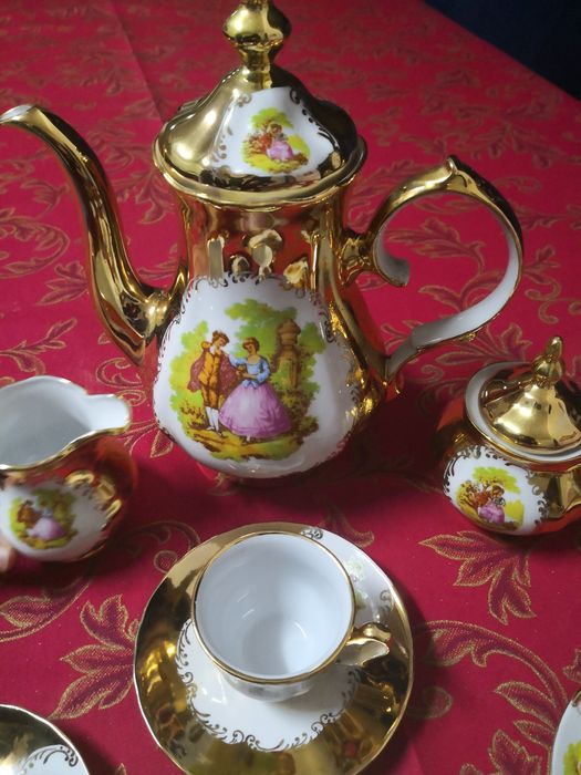 Serviço em porcelana banhado a ouro