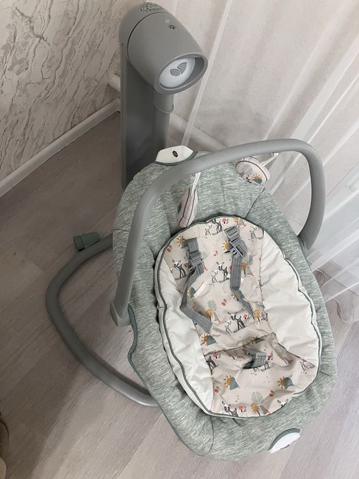 Заколисувальний центр Joie Serina