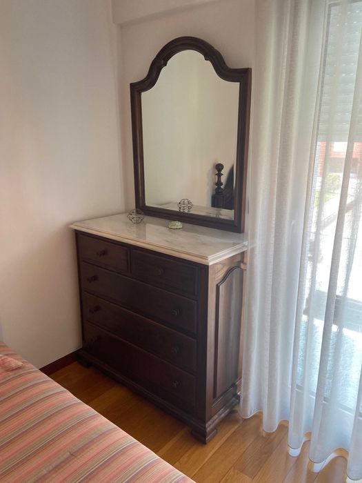 Mobília em Madeira de Quarto de Casal