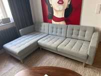 Niebiesko-szara sofa z szezlongiem