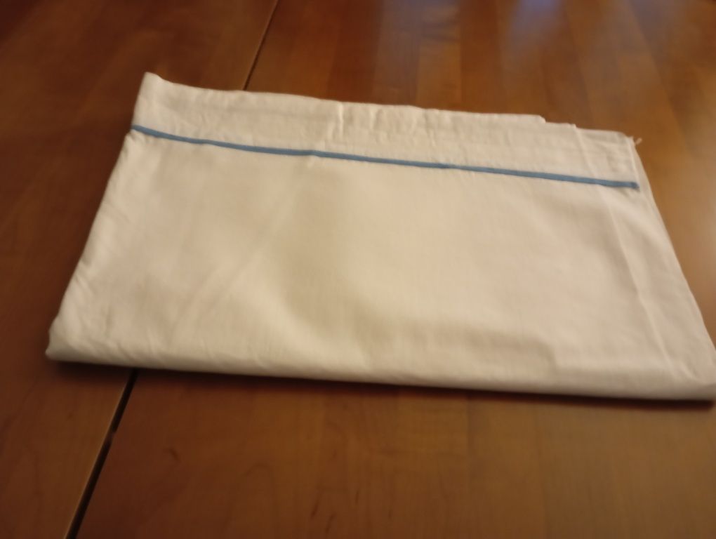 Lençol branco antigo