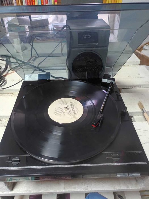 Виниловый проигрователь FISHER MT-M46.