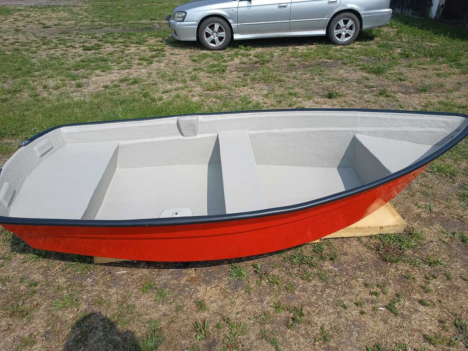 Nowa łódź wiosłowa