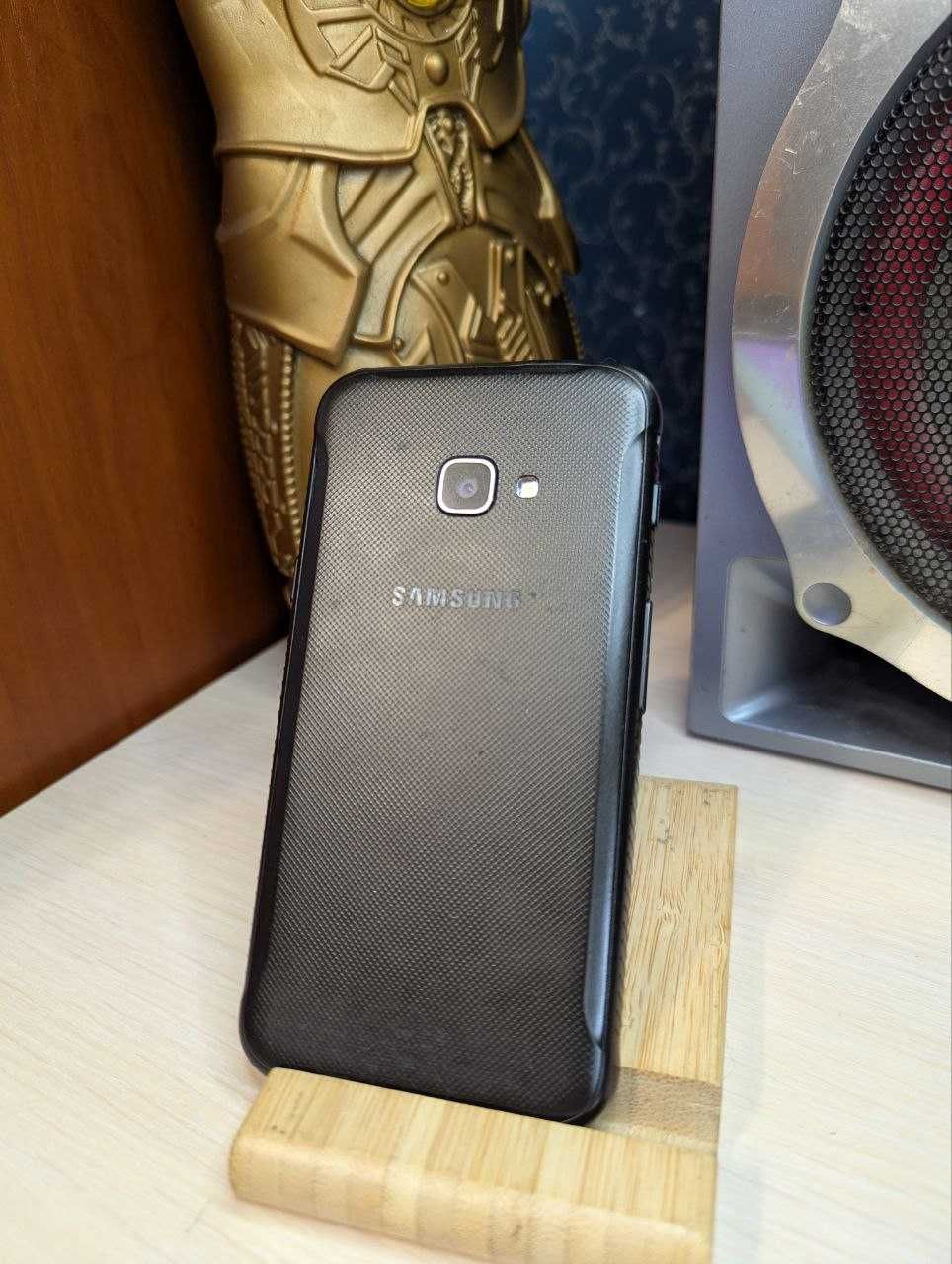 Захищений смартфон Samsung Galaxy Xcover 4   | 2/16 ГБ | Android 9