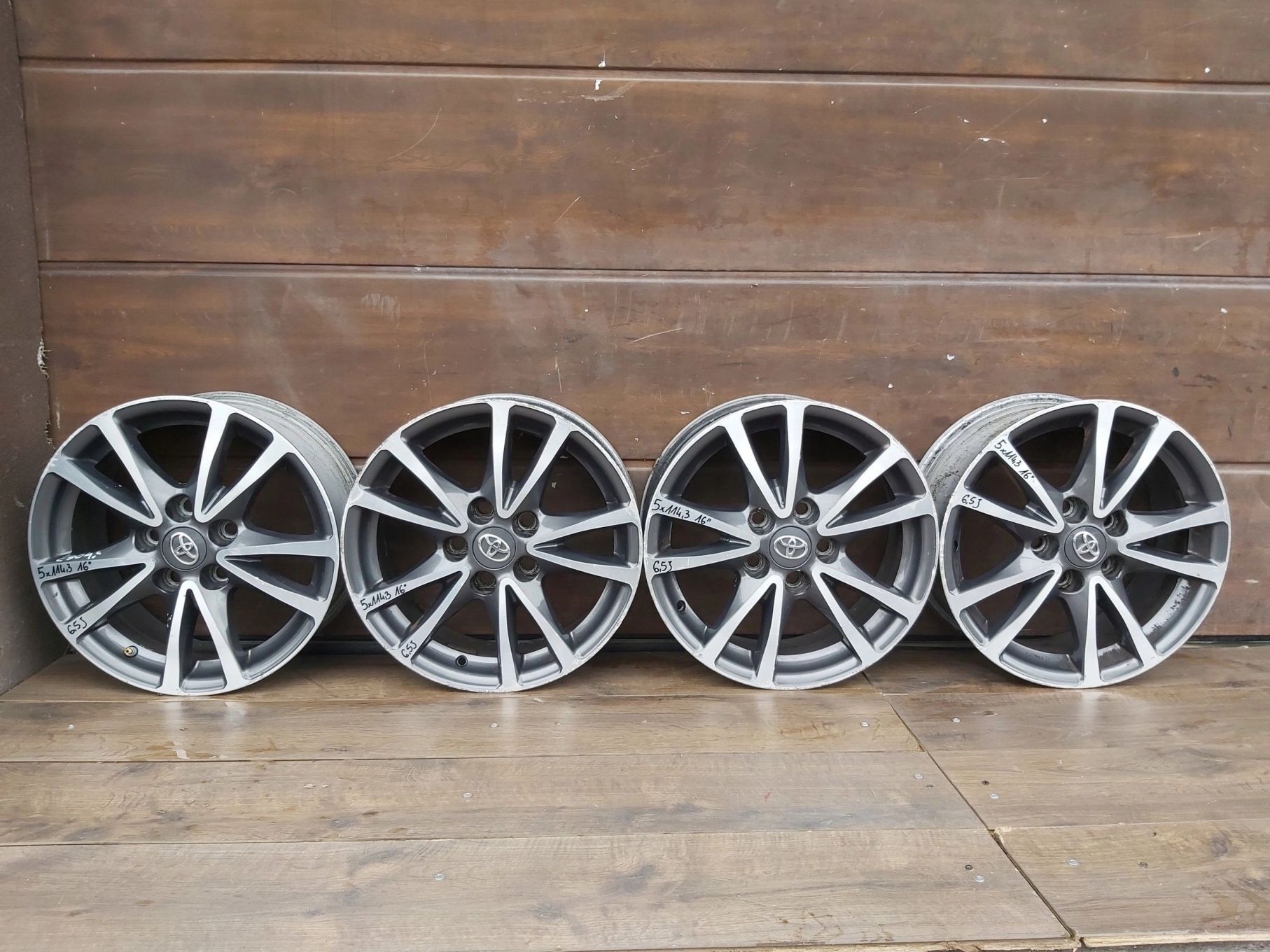 Toyota Auris Verso Avensis T27 alufelgi 16 5x114,3 et39 6,5j 42611-YY40