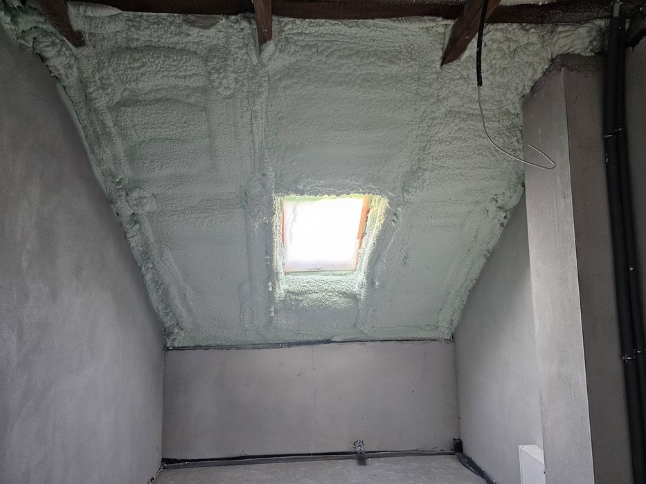 Izolacje Natryskowe, Ocieplenie pianą PUR