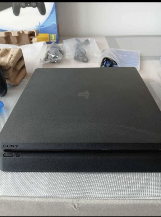 Konsola PS4 Playstation 4 500GB zestaw 7 gier i dwa kontrolery