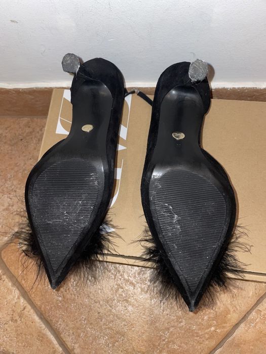 Czarne szpilki z puszkiem Zara