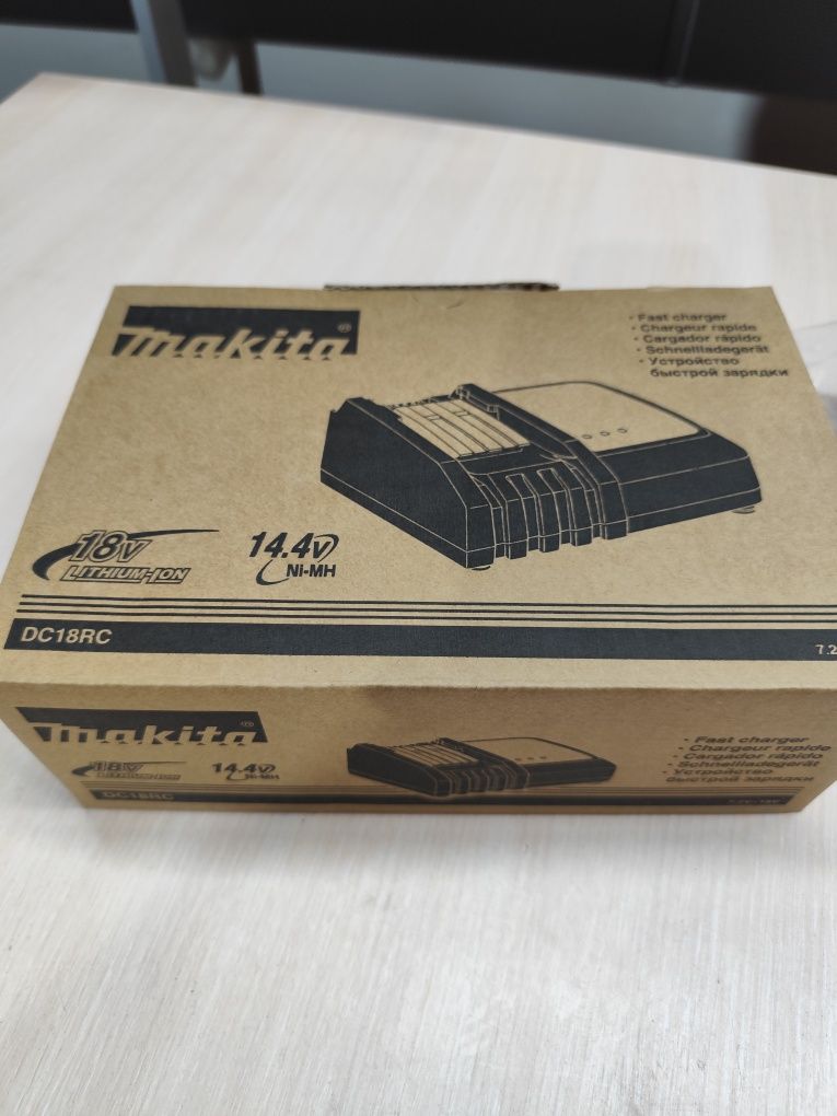 Makita DC18RC швидкісна зарядка Макіта оригінал
