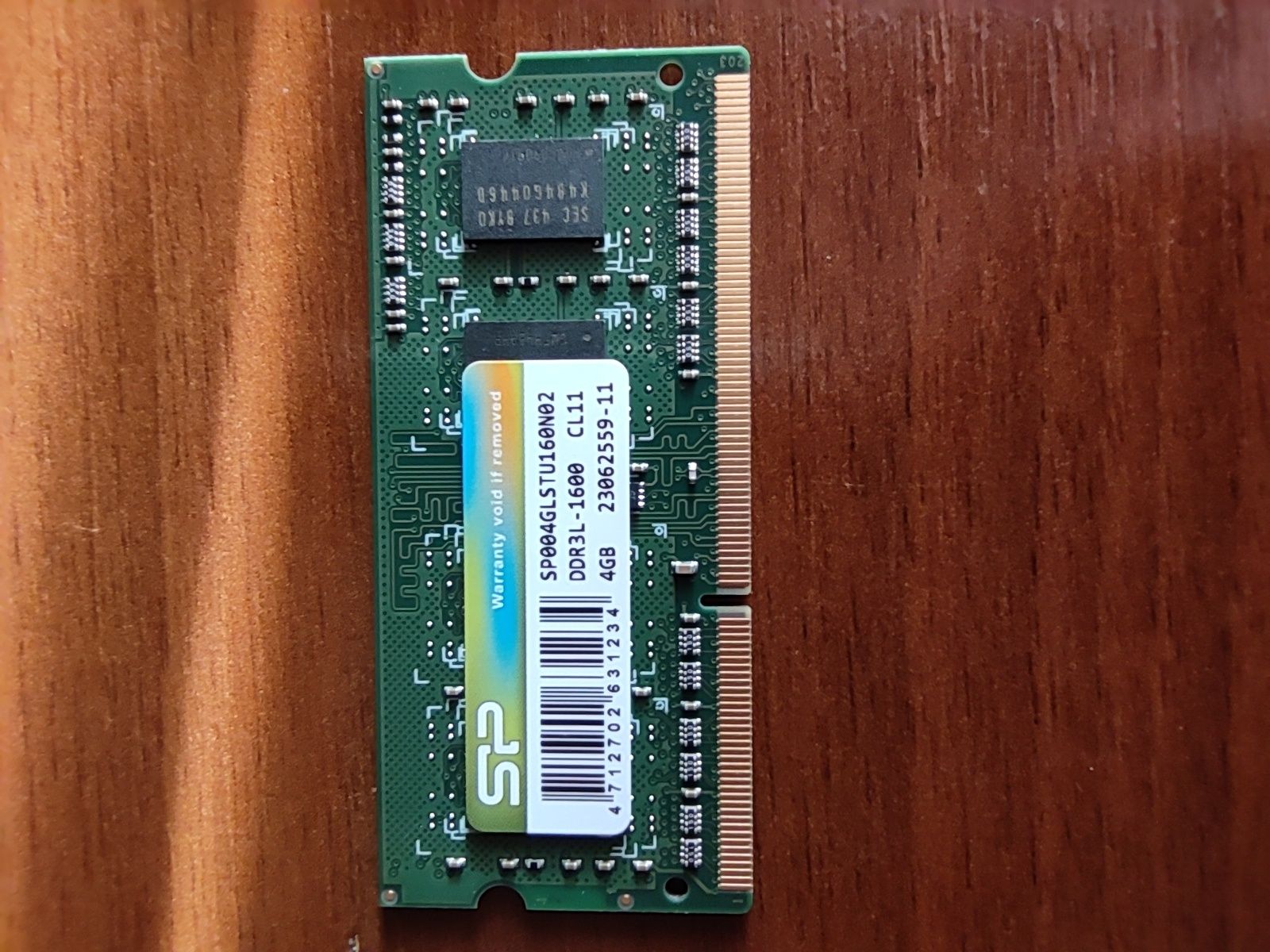 ddr3 1600 CL11 4 gb для ноутбуков,новая.