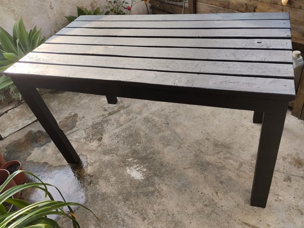 Mesa + bancos  em madeira