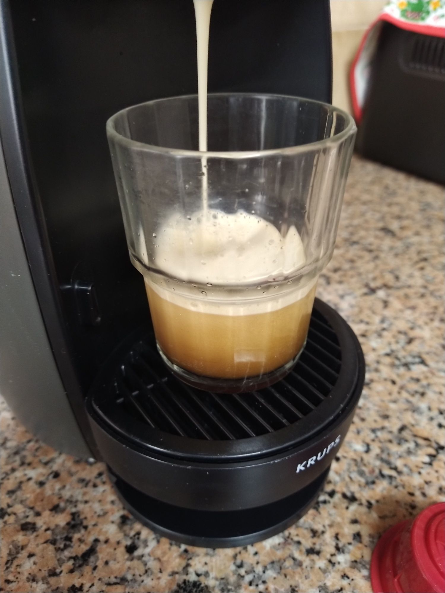 Máquina de café Dolce Gusto Krups casa quarto apartamento vivenda.
