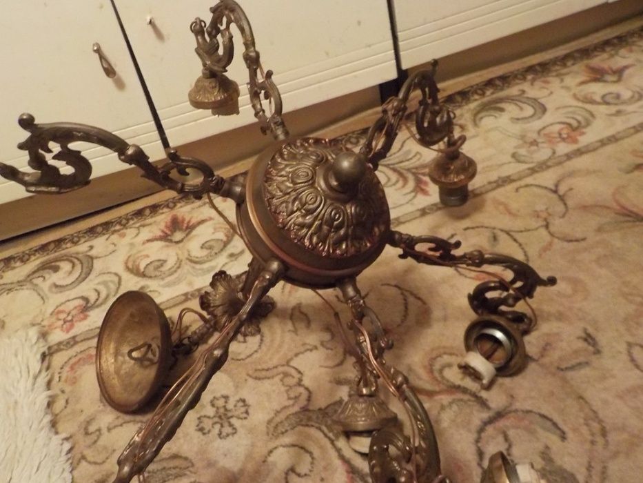 stara lampa 6 ramienna z mosiadzu z boku orly