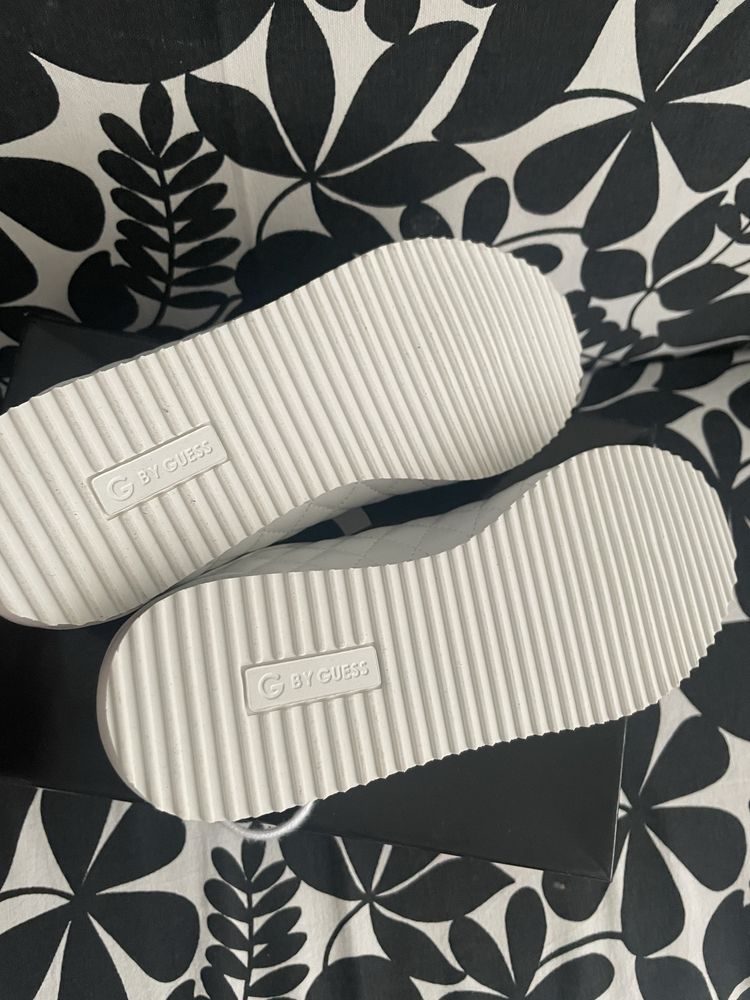 Кроссовки Guess. Оригинал.