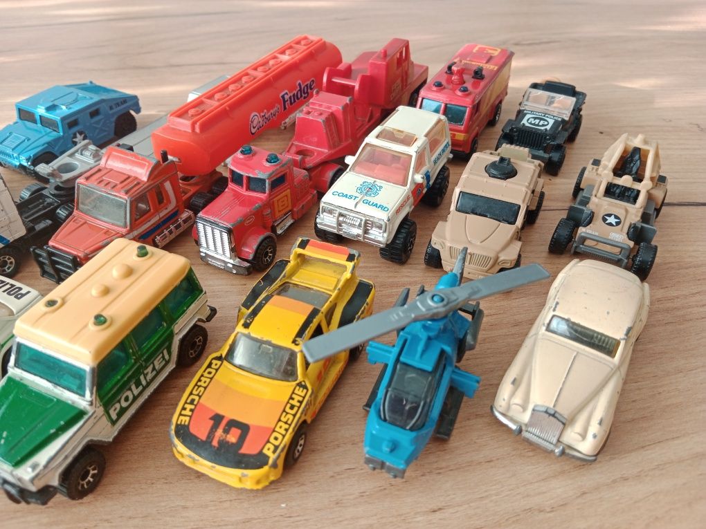 Zestaw samochodzików, resoraków MATCHBOX