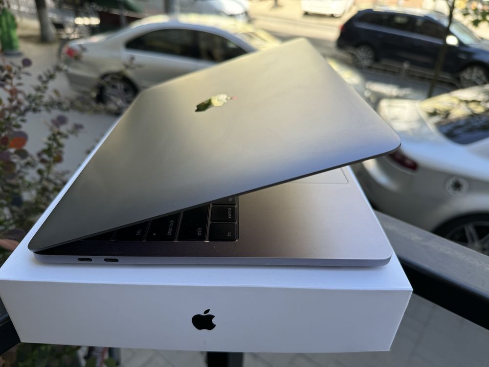 MacBook Pro 13” 2016 i5/8/256gb Space Gray ідеал