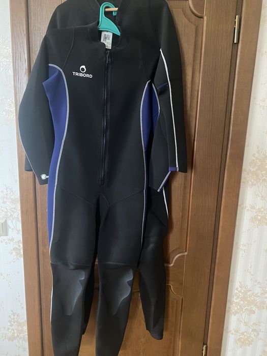 Продам два гидрокостюма нові один xl,m