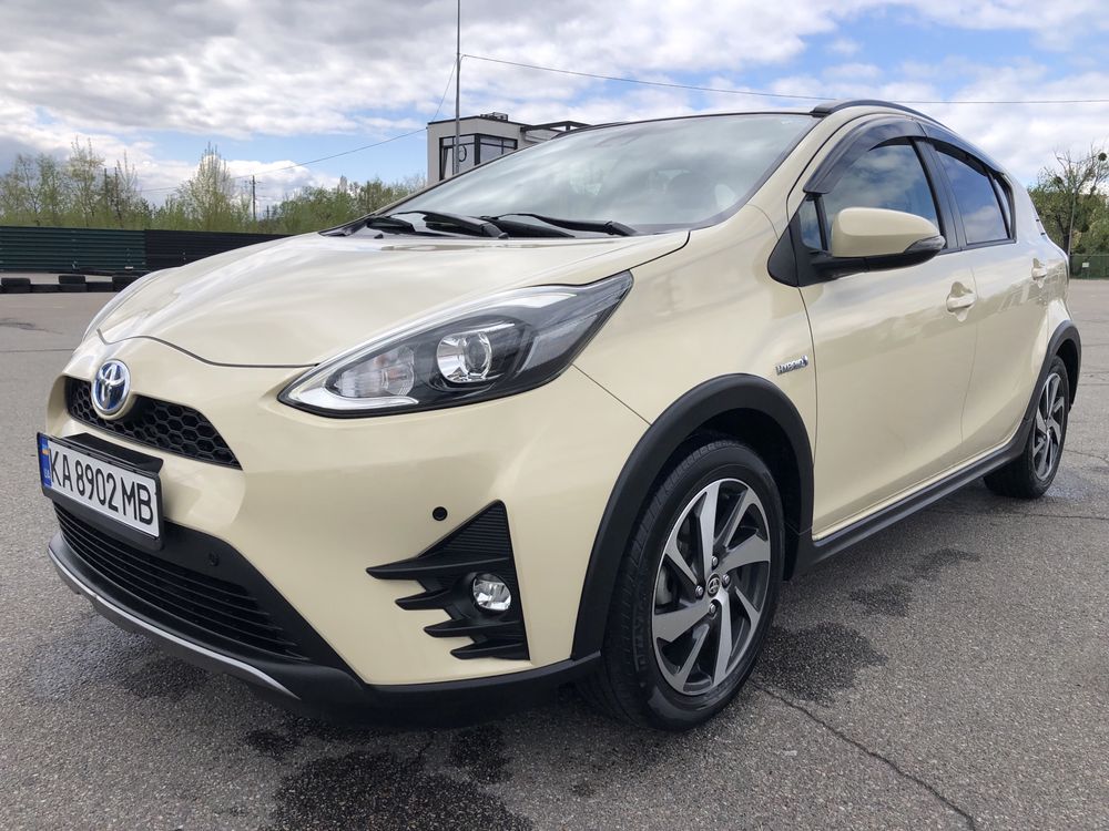 Продам TOTOTA PRIUS C/YARIS. AQUA CROSS URBAN 2017 рік  гібрид 14500$