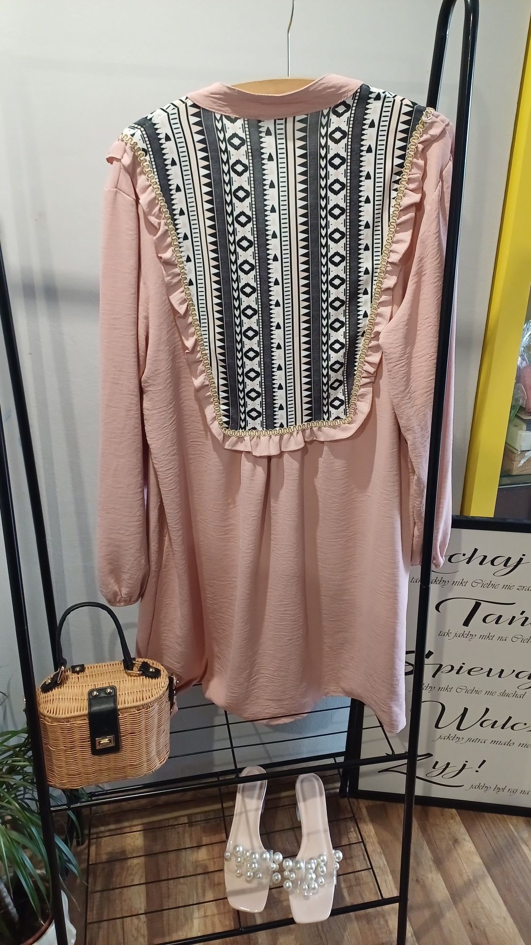 Sukienka elegancka XXL plus size pudrowy róż 44 boho aztecka