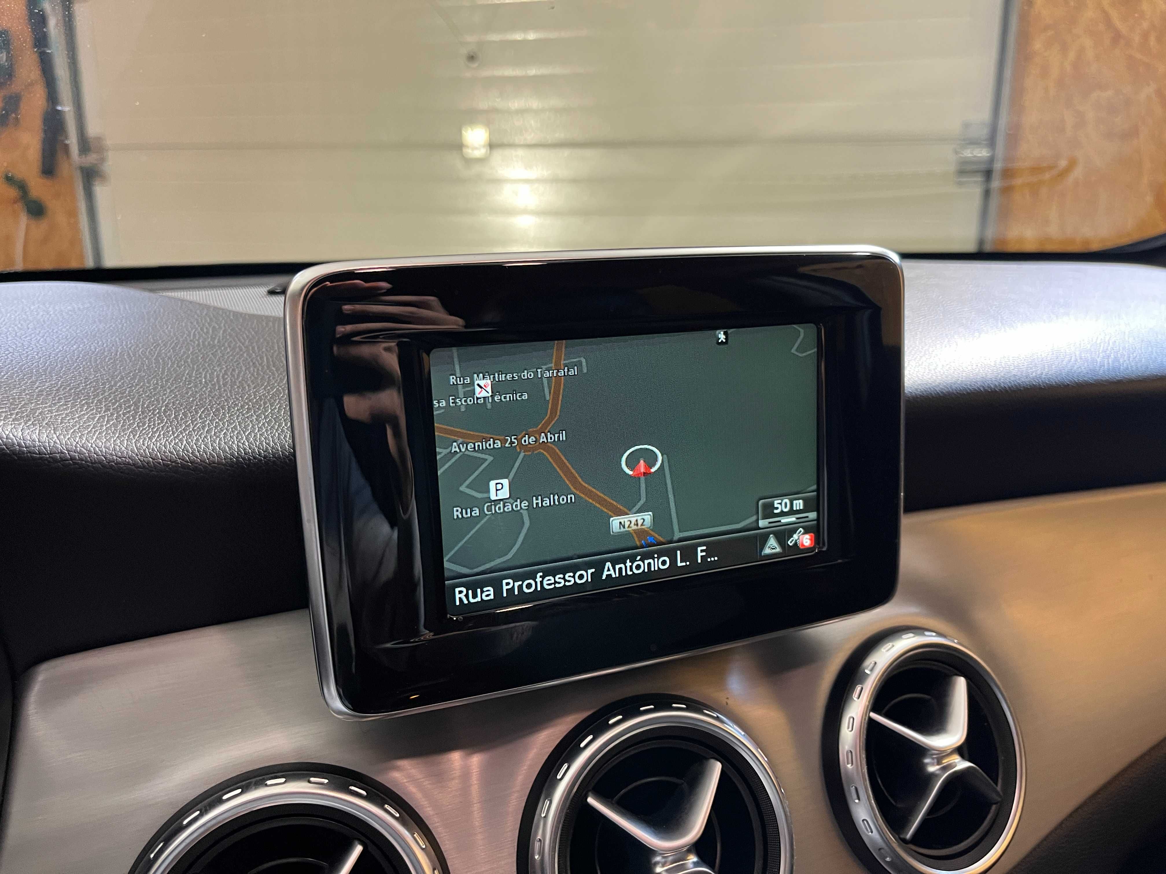 MERCEDES-BENZ GLA 200 CDi AMG Line 7G-DCT Automático
