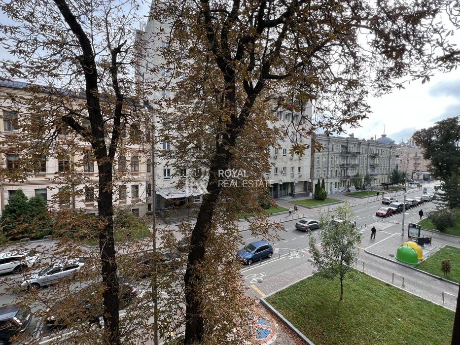 Оренда ОСЗ Офіс 814 м.кв вул. Івана Франка 26 ФАСАД Центр Парковка