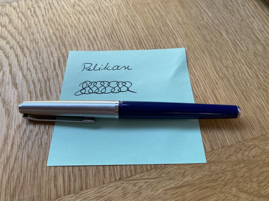 Pelikan pióro.       .