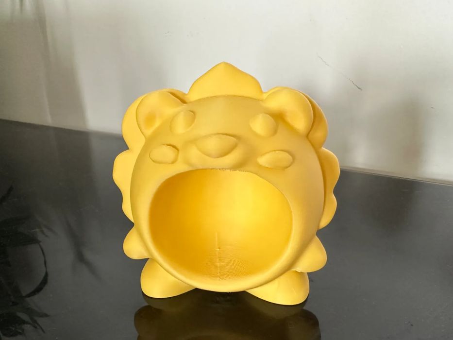 Leão Pequeno com Boca Aberta Figura