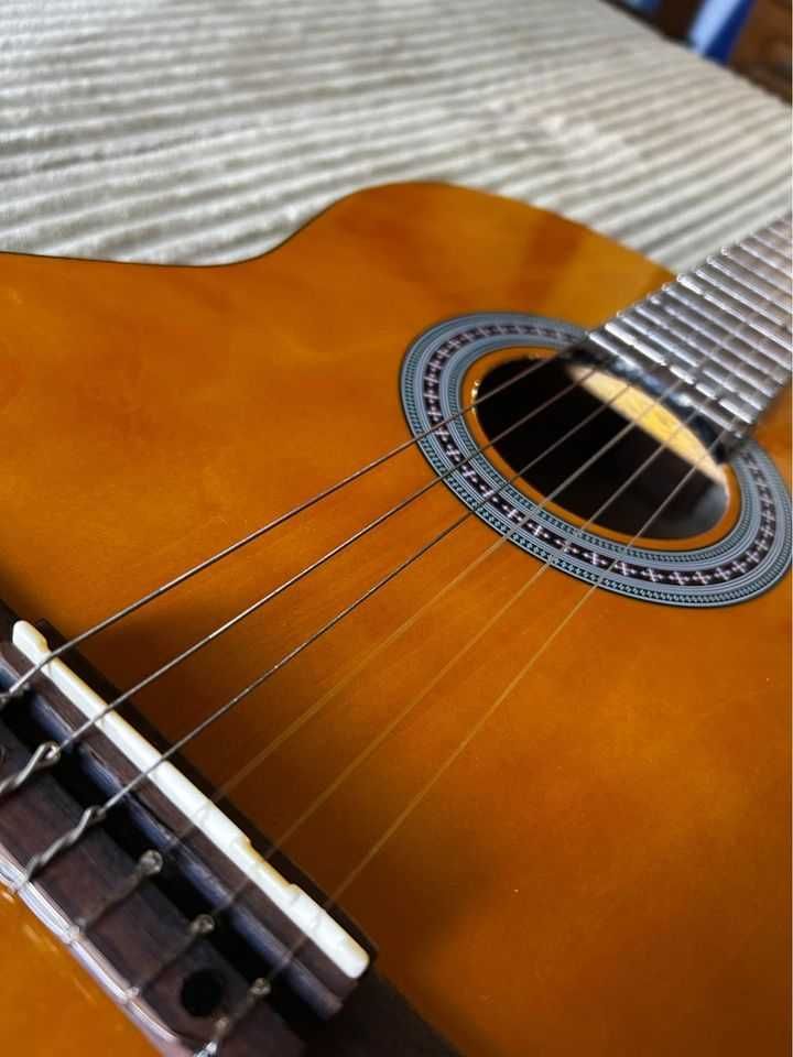 Guitarra Clássica praticamente nova