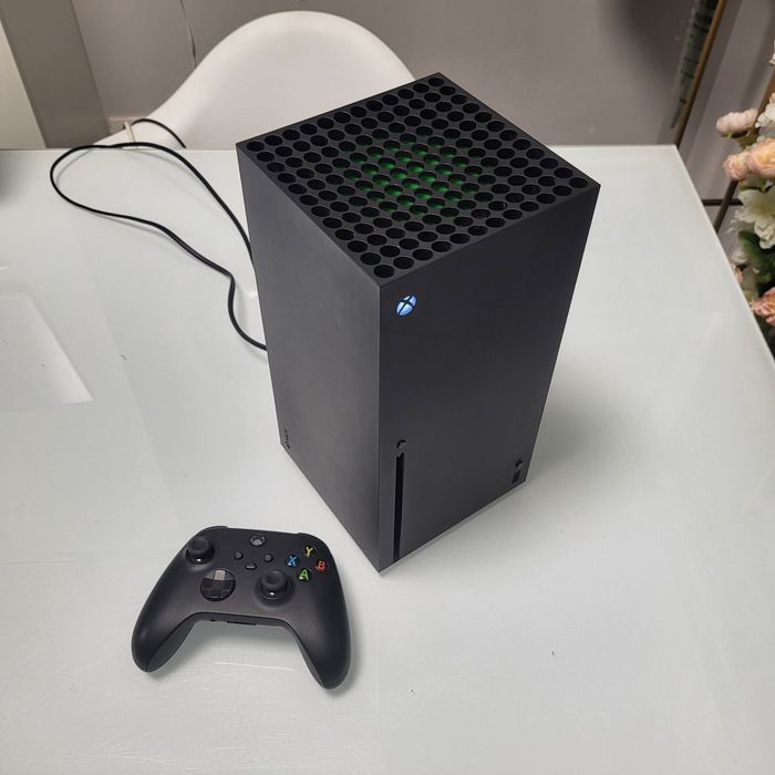 XBOX SERIES X plus PAD Stan idealny konsola 1tb