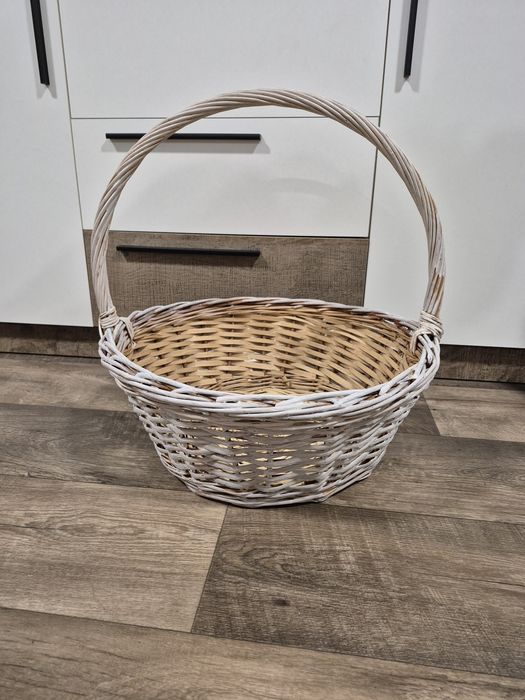 Велика плетена корзина