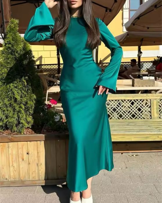 Атласне плаття в максі ізумруднього кольору