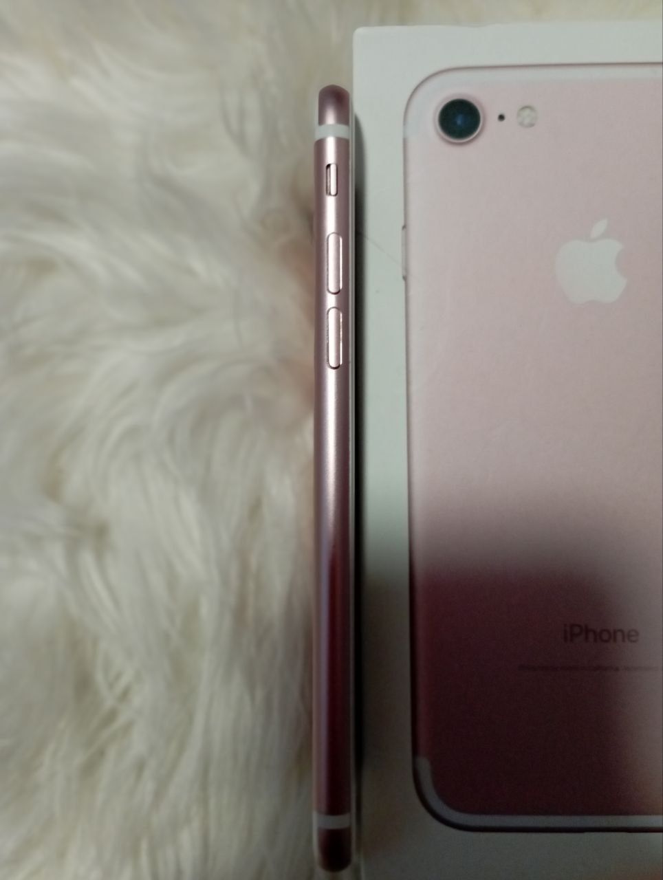продаєця айфон 7 32gb