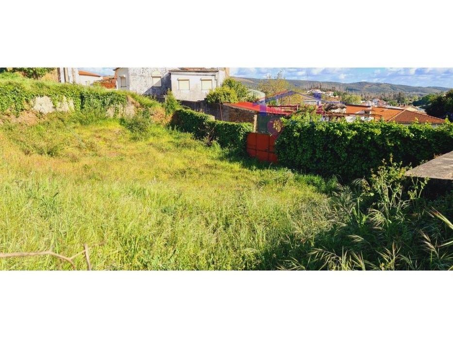 Terreno urbano em Castanheira de Pera