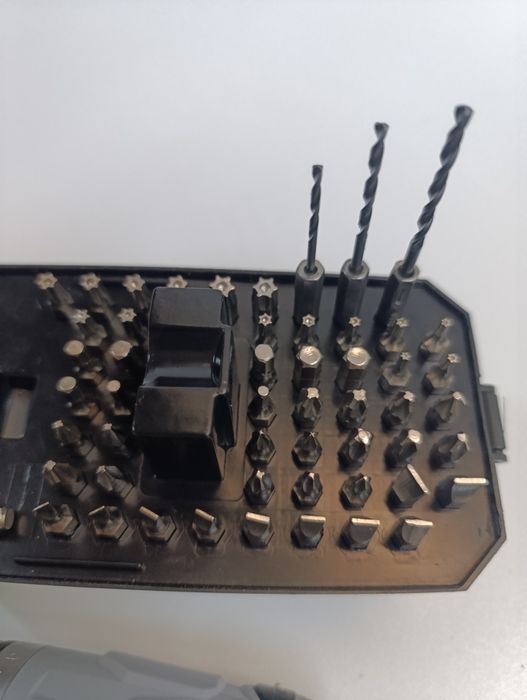 Wkrętarka akumulatorowa – nowa, zestaw 49 bitów + 3 wiertła