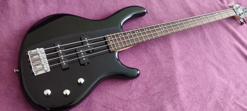 Cort action bass PJ