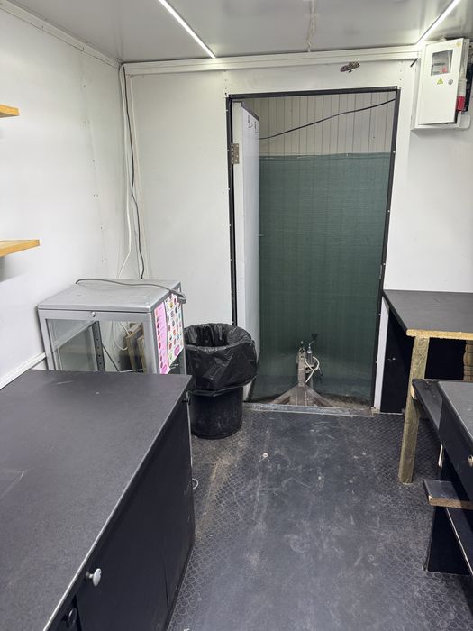 Прицеп торговий маф