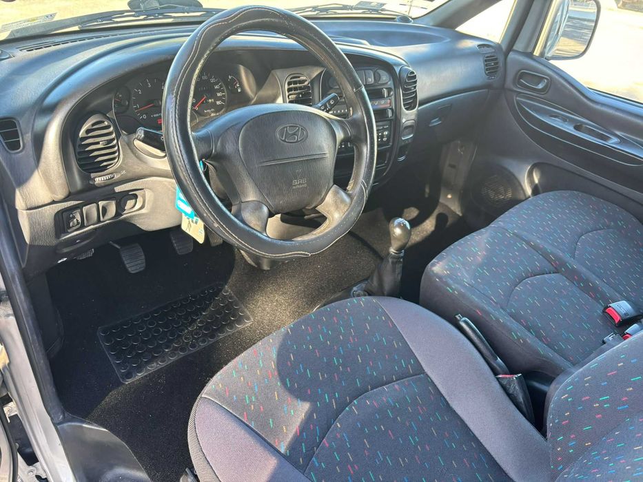 HYUNDAI H1 2.5 DIESEL 100cv - 6 LUGARES - 2002-05