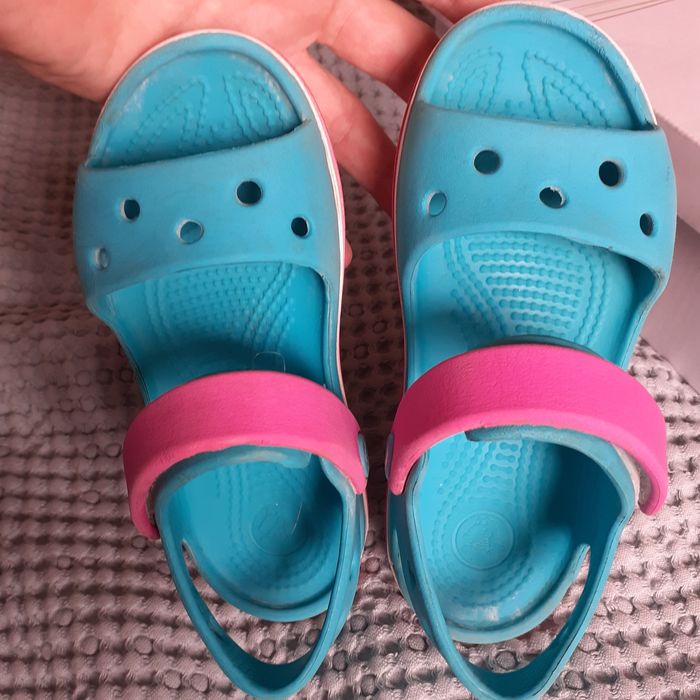 sandałki crocsy C10