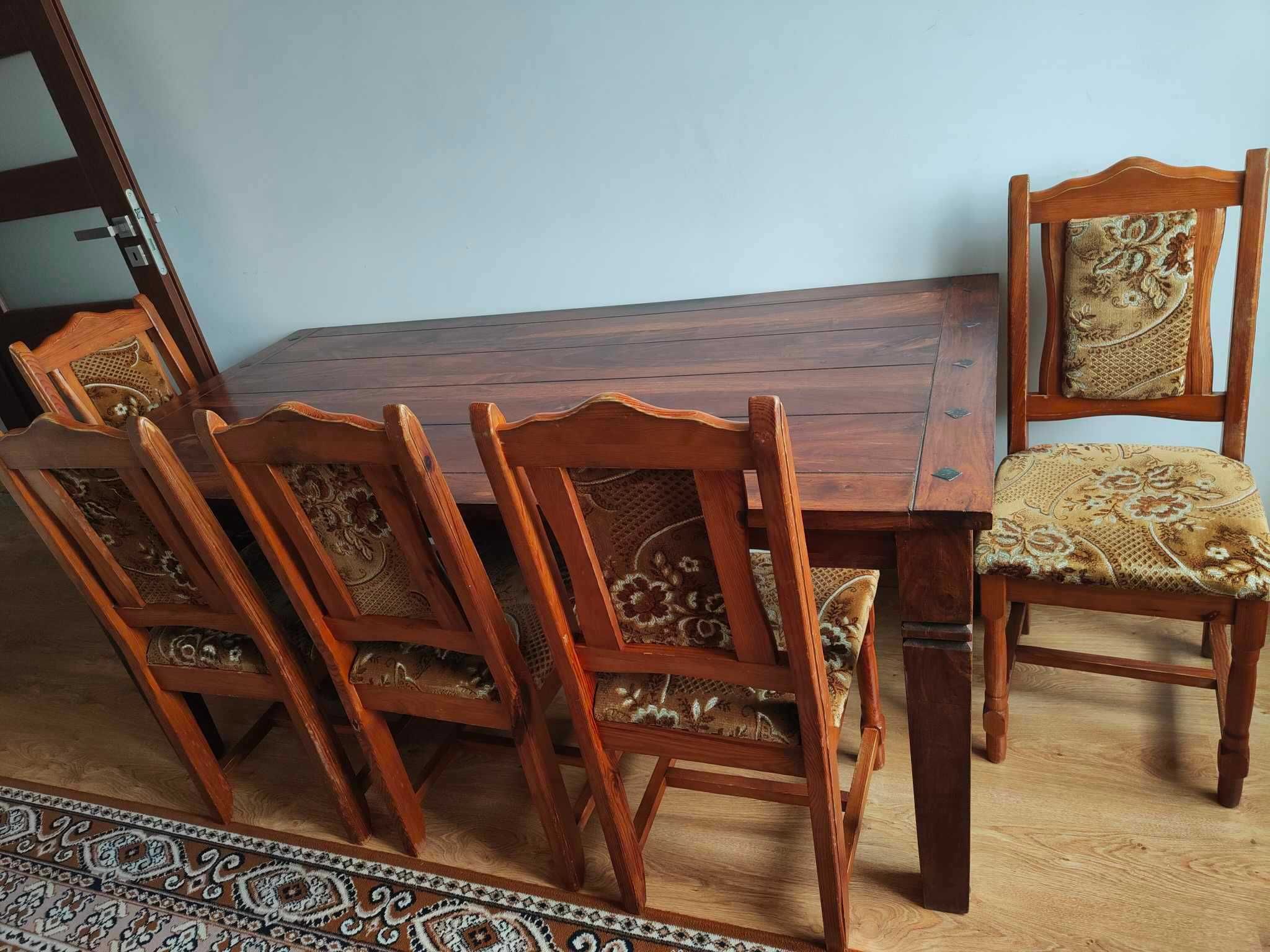 Stół z drewna akacjowego, bardzo solidny, duży.