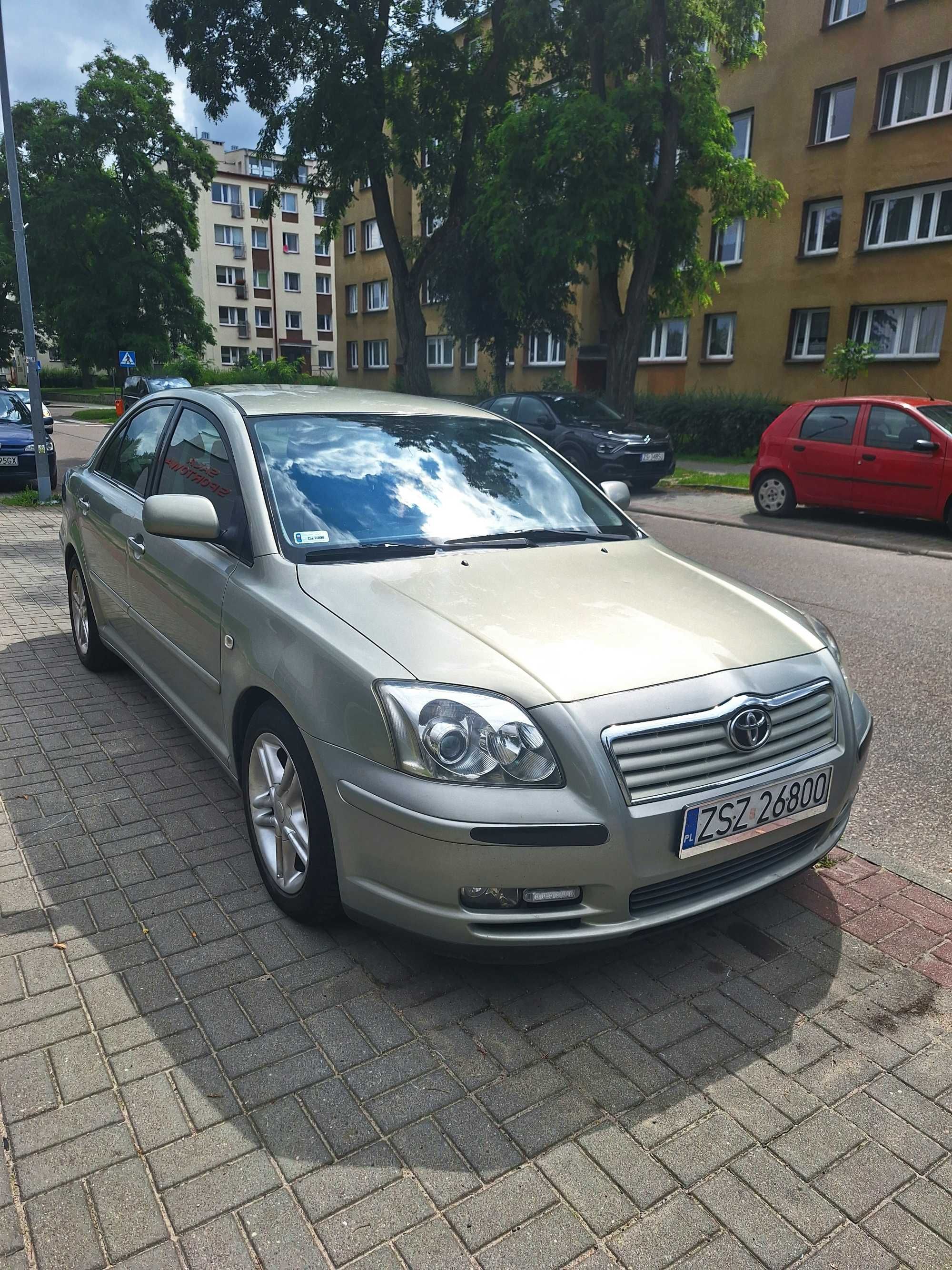 Toyota Avensis 1.8 130 KM Klimatronik,dwa komp.kół.mały przebieg