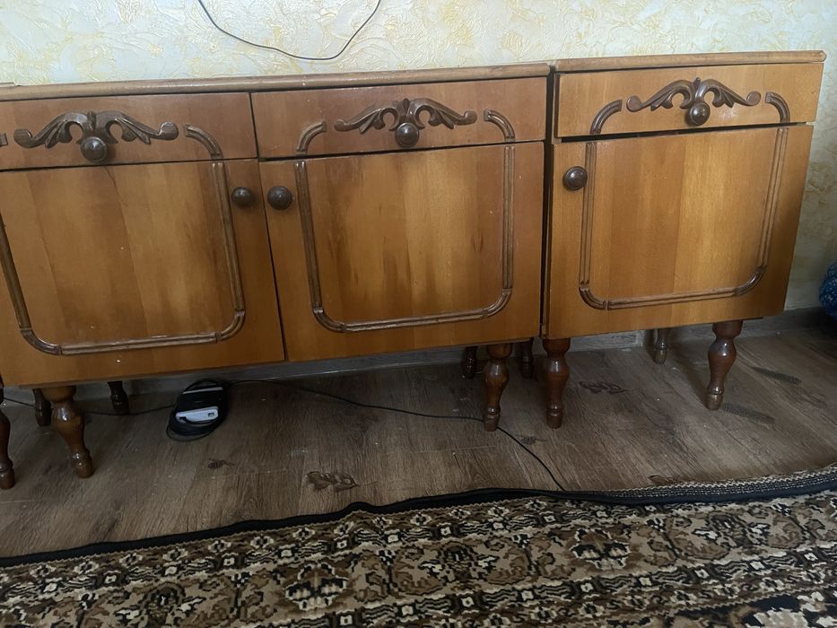 Тумбочки деревʼяні