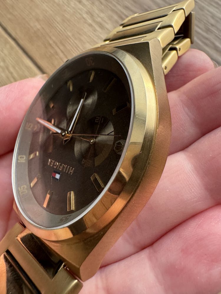 Zegarek analogowy Tommy Hilfiger oryginalny, złoty męski kwarcowy